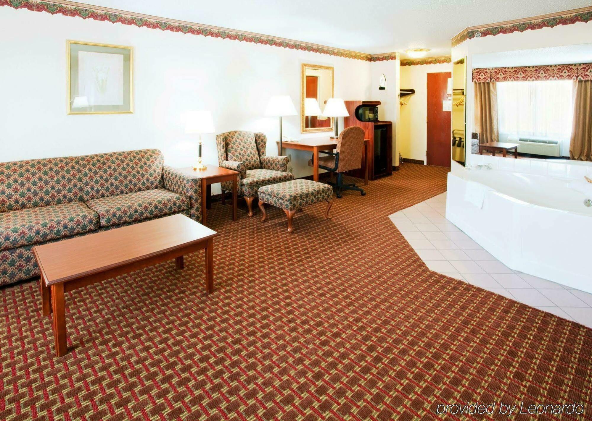 Express By Ihg Hotel 2*